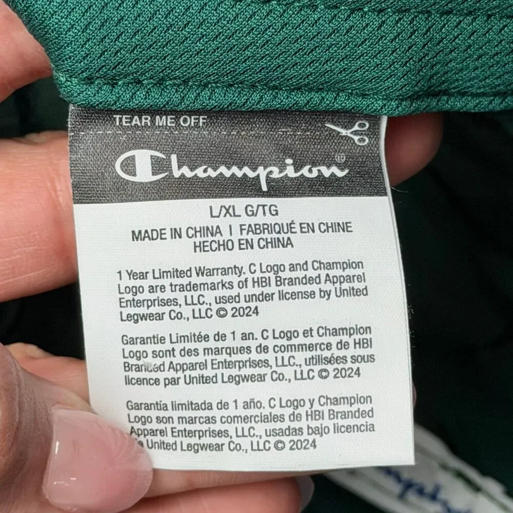 Champion UO Taslan Quilted Green Bucket Hat with Detachable Pocket White L/XL